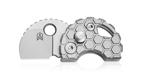 BESTECHMAN TURTLE BM20G: 0.79" 14C28N Steel Blade, Titanium Scales, Button Lock