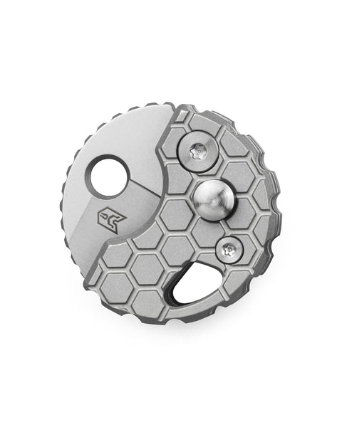 BESTECHMAN TURTLE BM20G: 0.79" 14C28N Steel Blade, Titanium Scales, Button Lock