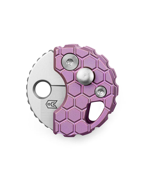 BESTECHMAN TURTLE BM20H: 0.79" 14C28N Steel Blade, Titanium Scales, Button Lock
