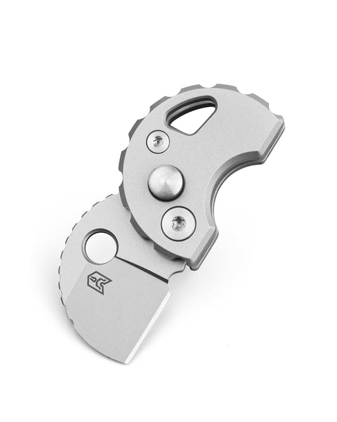 BESTECHMAN TURTLE BM20A: 0.79" 14C28N Steel Blade, Titanium Scales, Button Lock