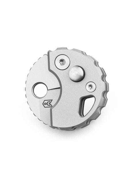 BESTECHMAN TURTLE BM20A: 0.79" 14C28N Steel Blade, Titanium Scales, Button Lock